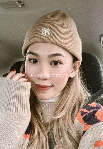 Mayo escorts Ellinor — 3