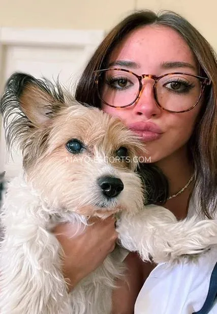 Mayo escorts Britt — 3