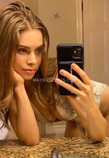 Mayo escorts Isabelle — 2