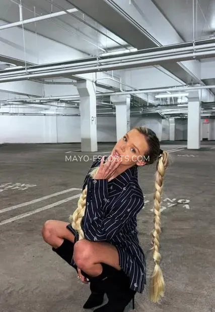 Mayo escorts Dakota — 3