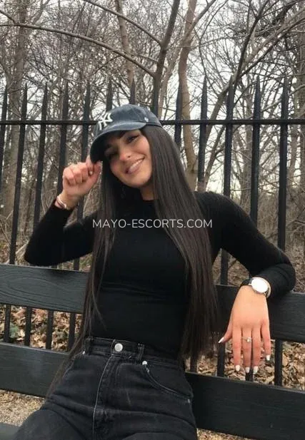 Mayo escorts Ulrika — 1