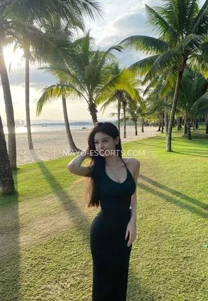 Mayo escorts Selena — 1