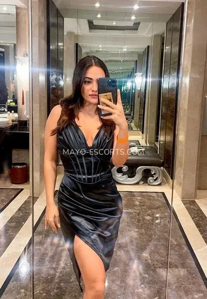 Mayo escorts Aubrey — 3