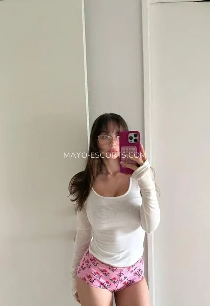 Mayo escorts Macy