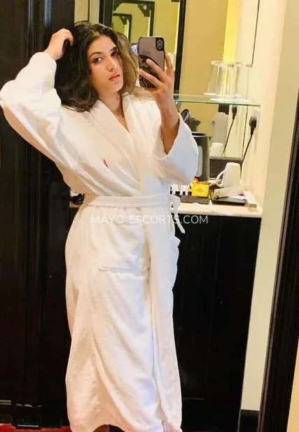 Mayo escorts Pia — 1