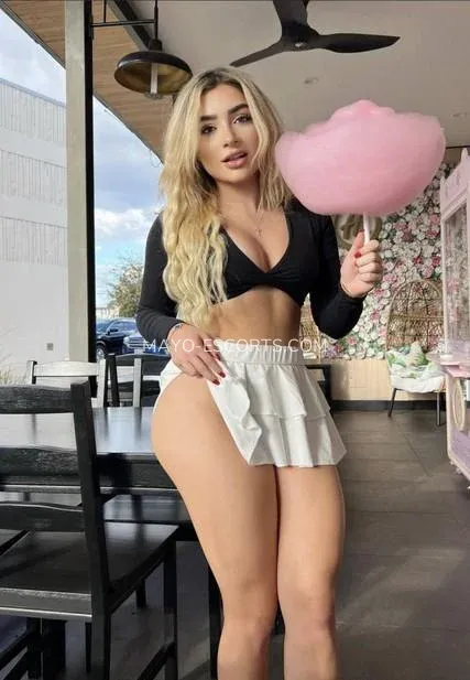 Mayo escorts Mikayla — 4