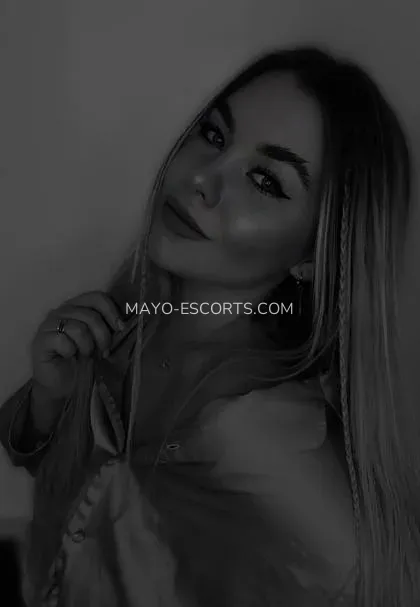 Mayo escorts Ellinor — 4