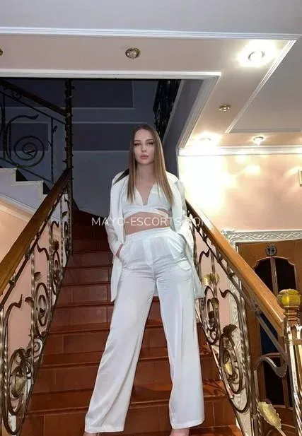Mayo escorts Madelyn — 4