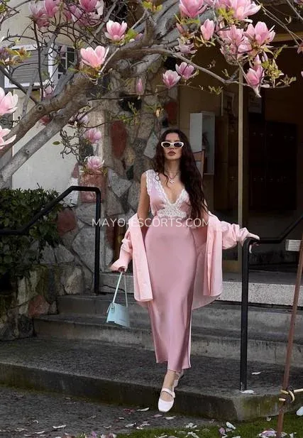 Mayo escorts Madeline — 4