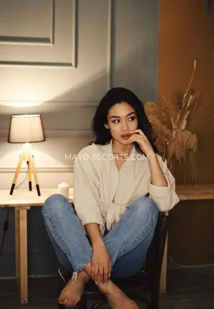 Mayo escorts Kate — 6