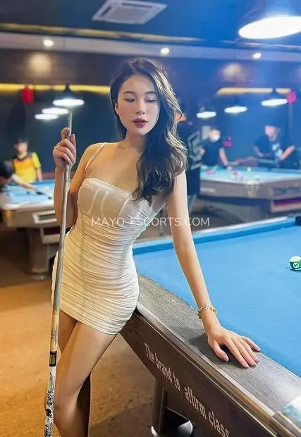 Mayo escorts Ebba — 2