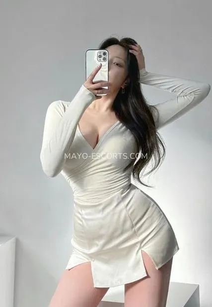 Mayo escorts Caroline — 1