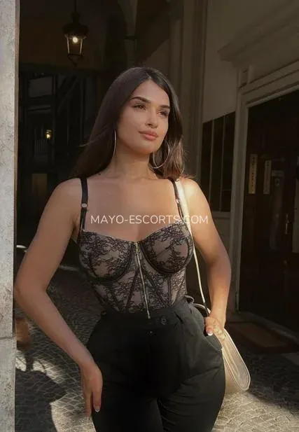 Mayo escorts Kendall — 4