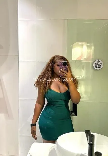 Mayo escorts Isabelle — 1
