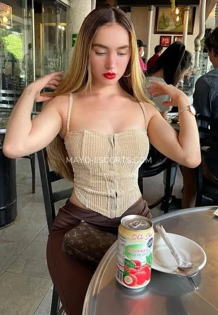 Mayo escorts Flora — 3