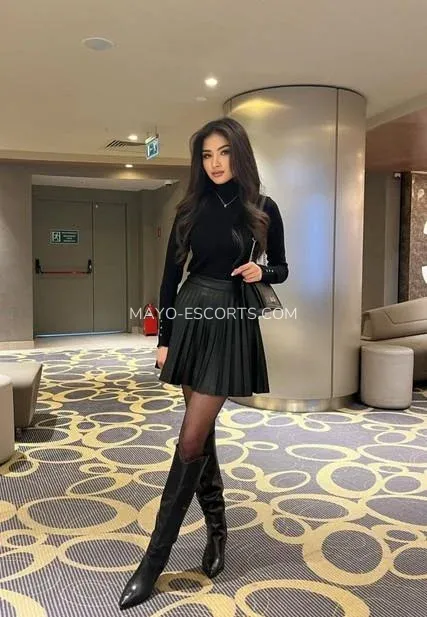Mayo escorts Isabel — 10