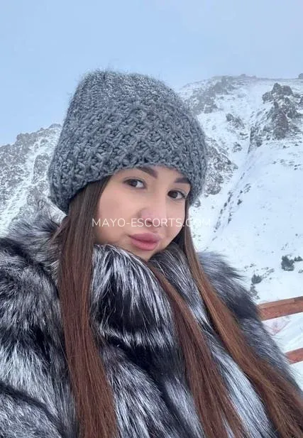 Mayo escorts Tecla — 1