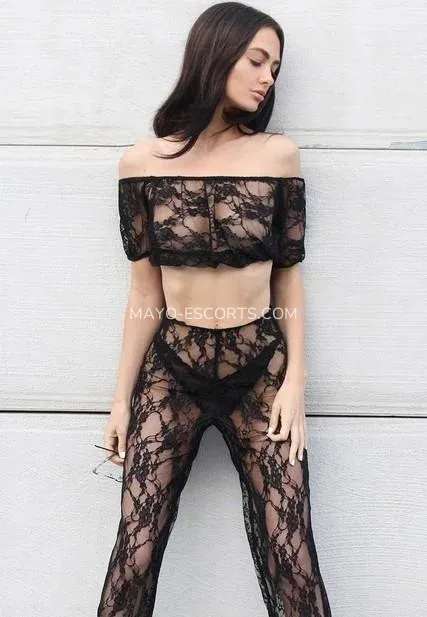 Mayo escorts Rut — 3