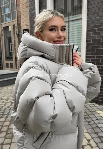 Mayo escorts Macy — 6