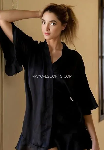 Mayo escorts Tecla — 4