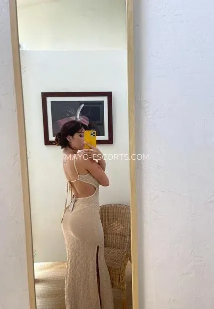 Mayo escorts Kathryn — 8
