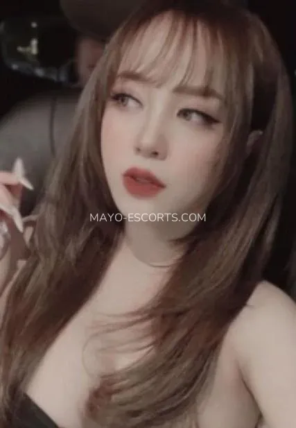 Mayo escorts Isabelle — 1