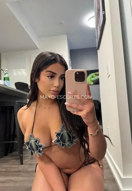 Mayo escorts Lindsey — 1