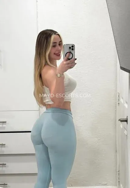 Mayo escorts Kate — 1